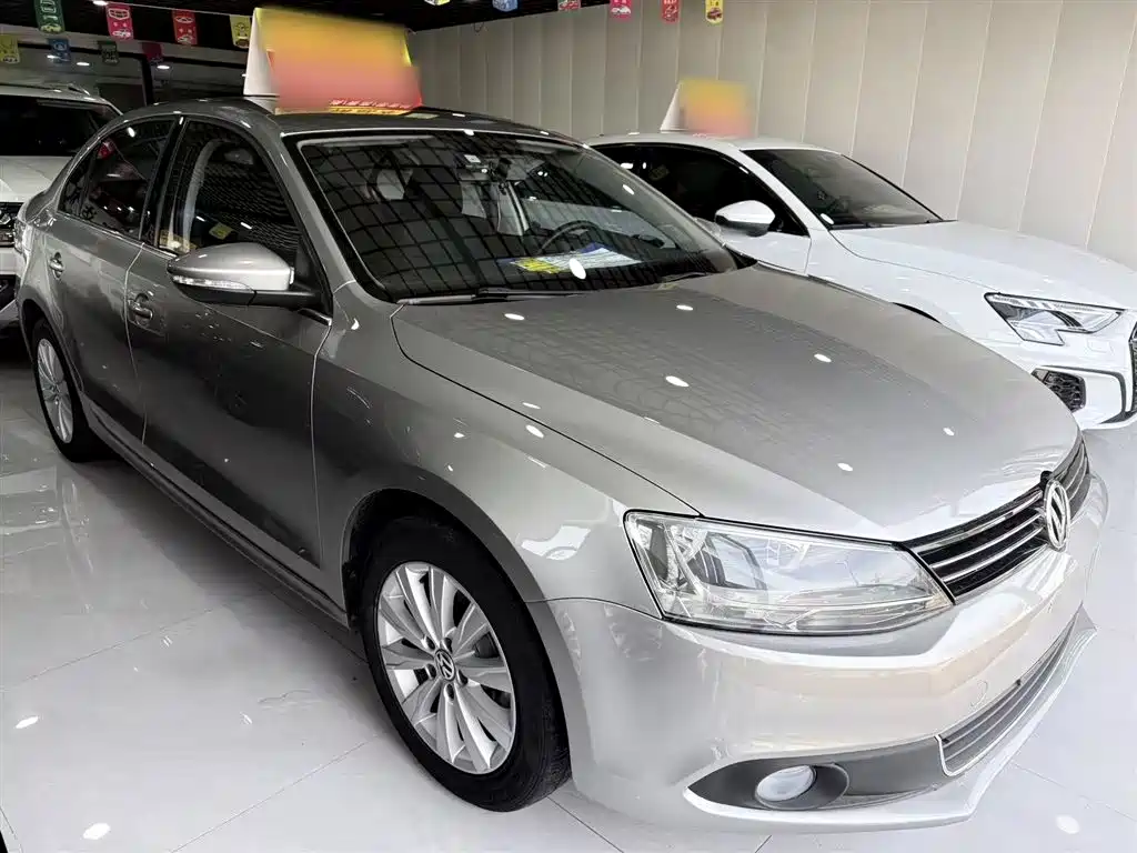 Volkswagen Sagitar 2015 1.6L Automatic Comfort фото 14