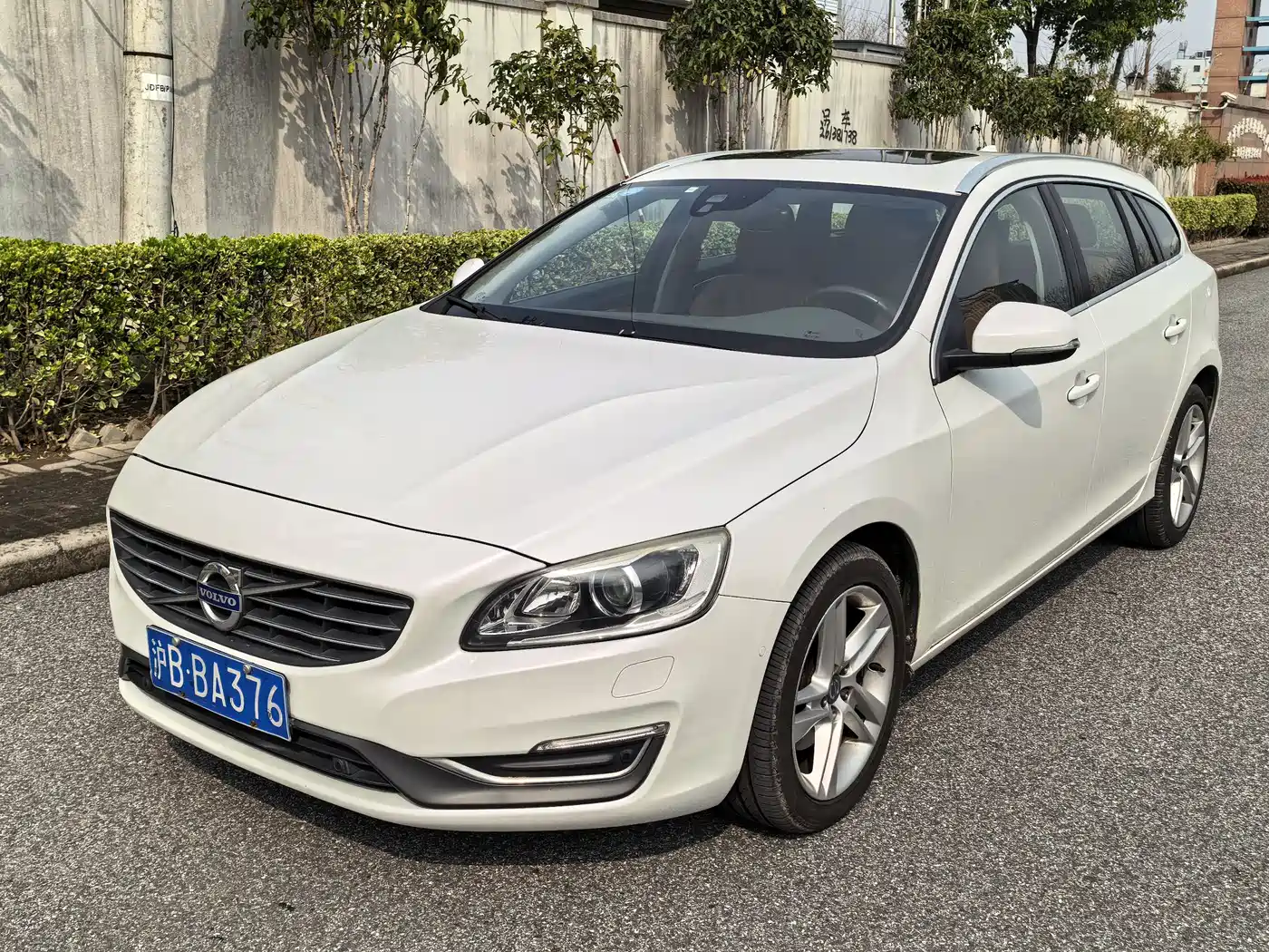 Фото 1 - Volvo V60