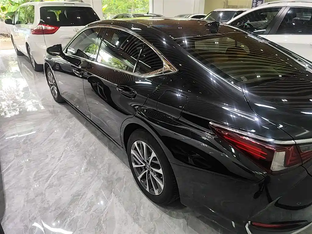 Lexus ES 2022 200 Luxury Edition фото 5
