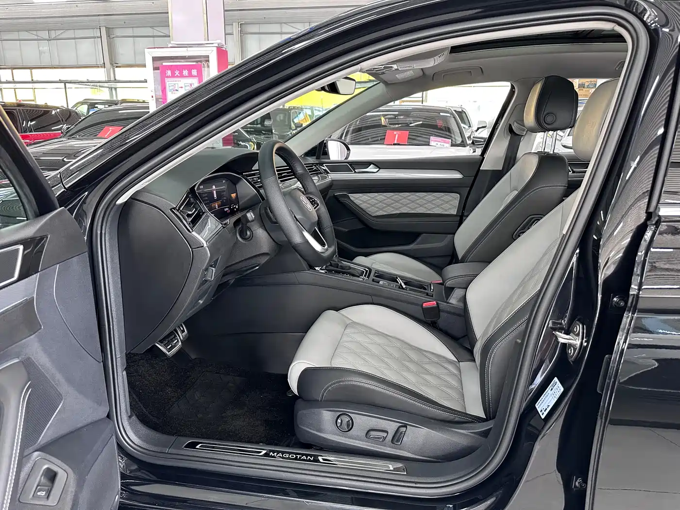 Volkswagen Magotan 2023 2 Million Units Anniversary Edition 330TSI DSG Leading Type фото 15