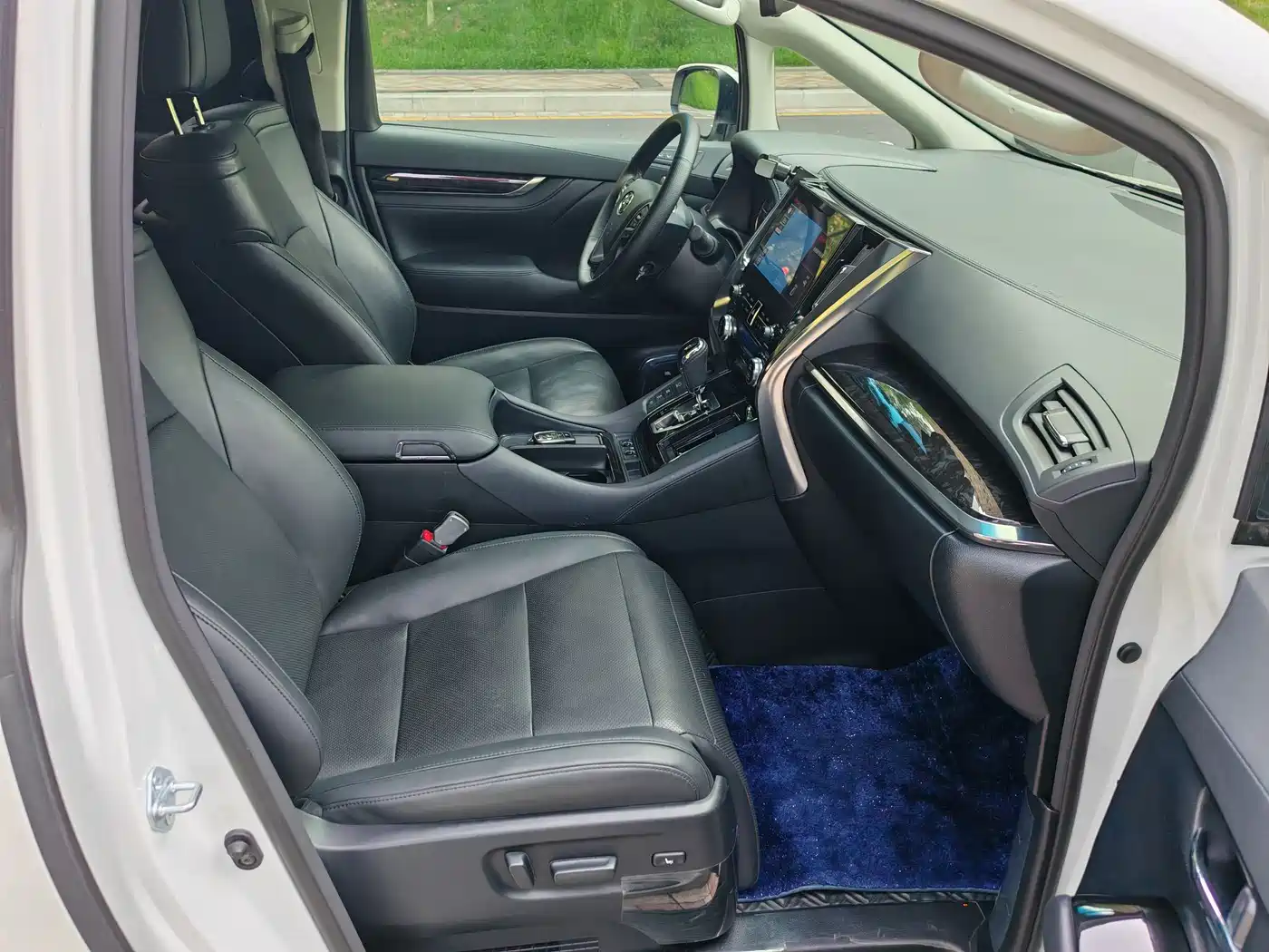 Toyota Vellfire 2021 Crown Hybrid 2.5L HV Luxury Edition фото 14