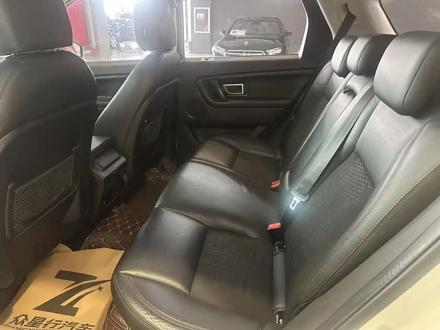 Land Rover Discovery Sport 2018 240PS PURE Edition фото 11
