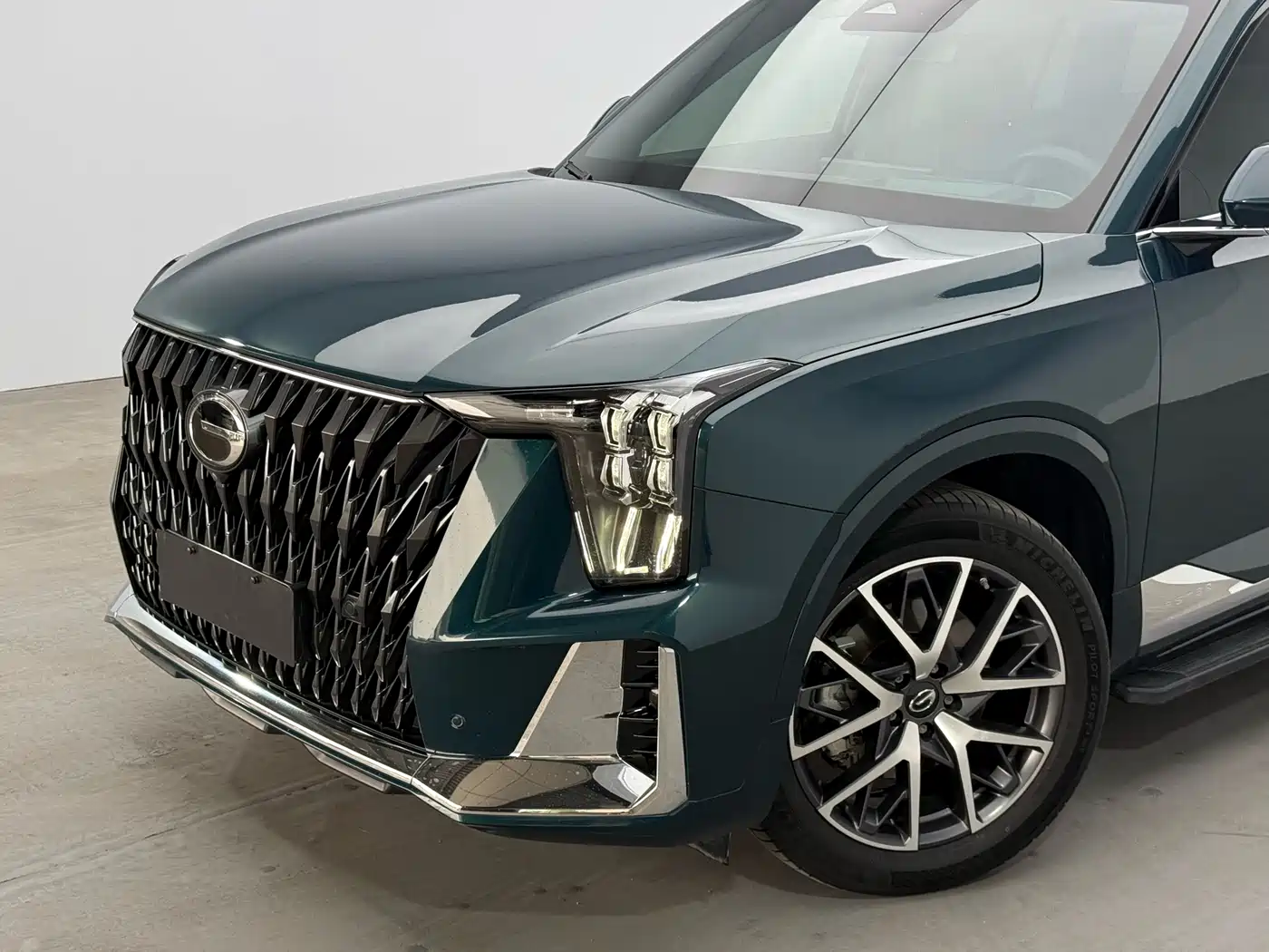 GAC Trumpchi Trumpchi GS8 2022 Dual Engine Series 2.0TM 2WD Premium Edition (6-Seater) фото 7