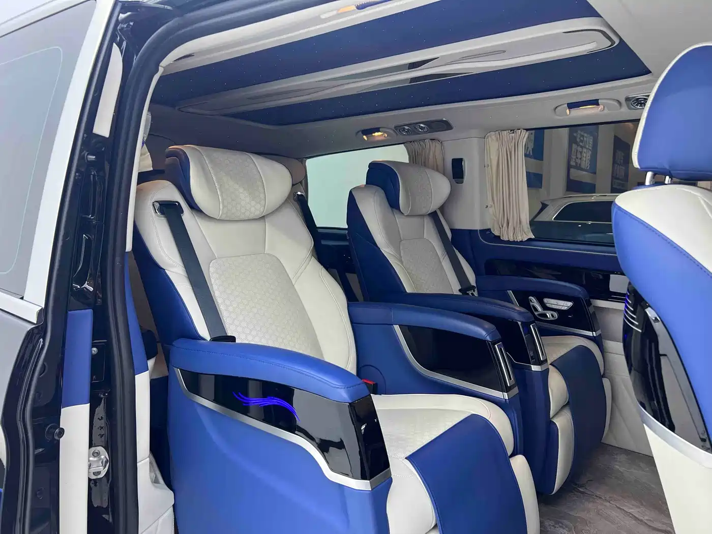 Mercedes-Benz Vito 2023 2.0T Elite 7-Seater фото 17