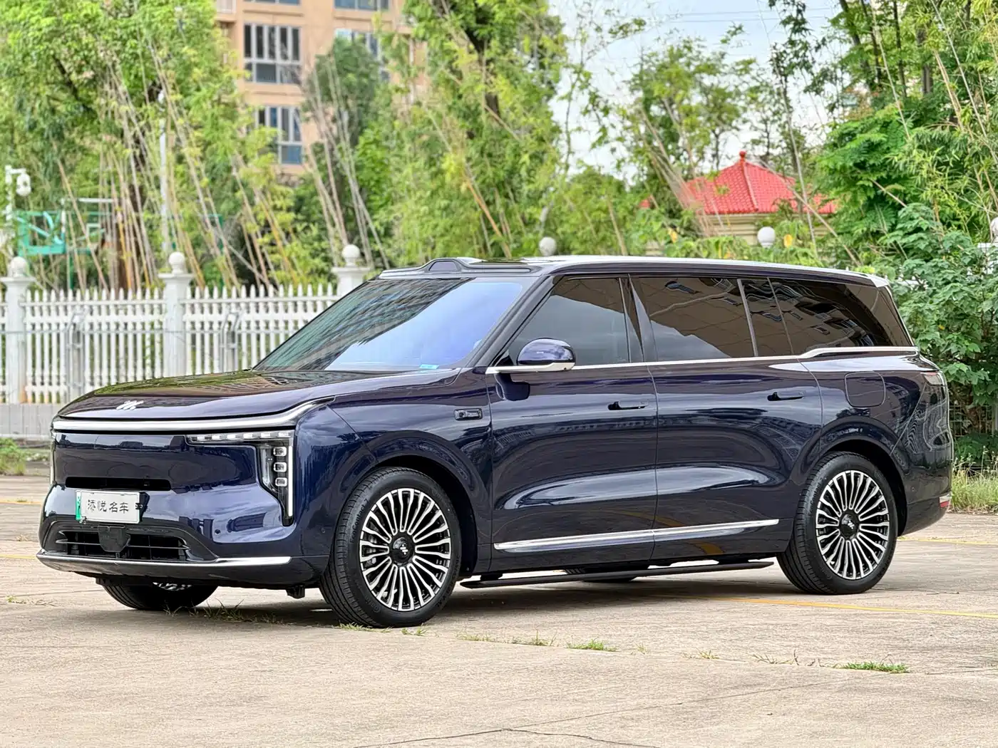 IM Motors IM LS9 2026 2026 Model 52kWh Base Version