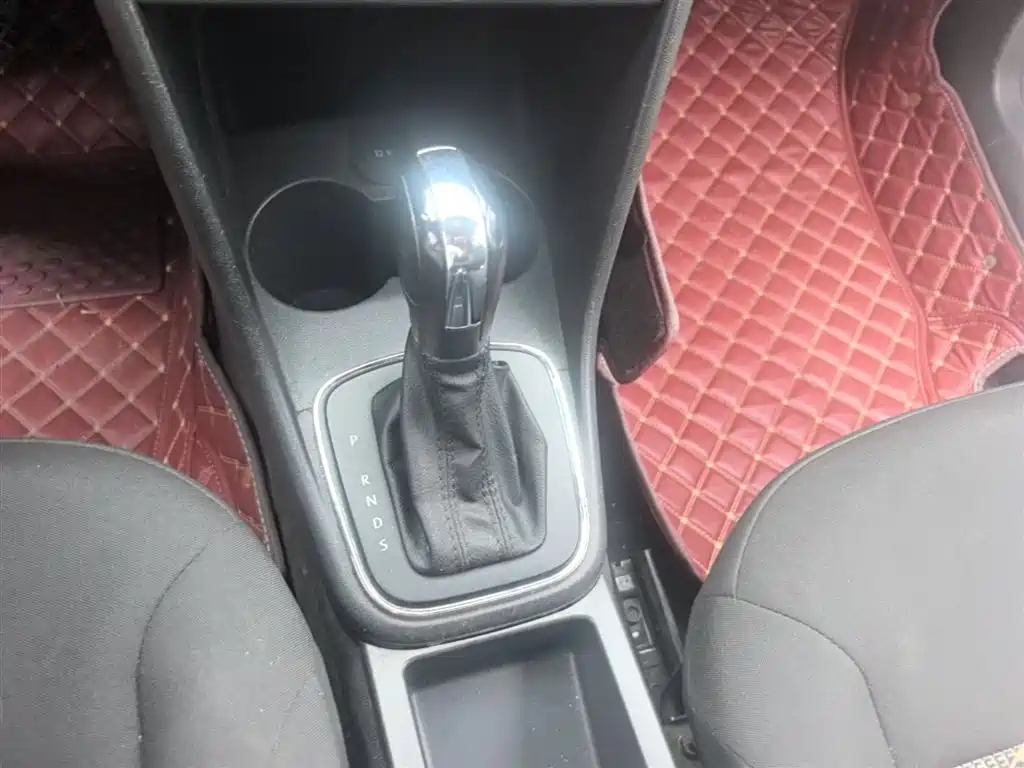 Volkswagen Polo 2016 1.4L Automatic Trend фото 14