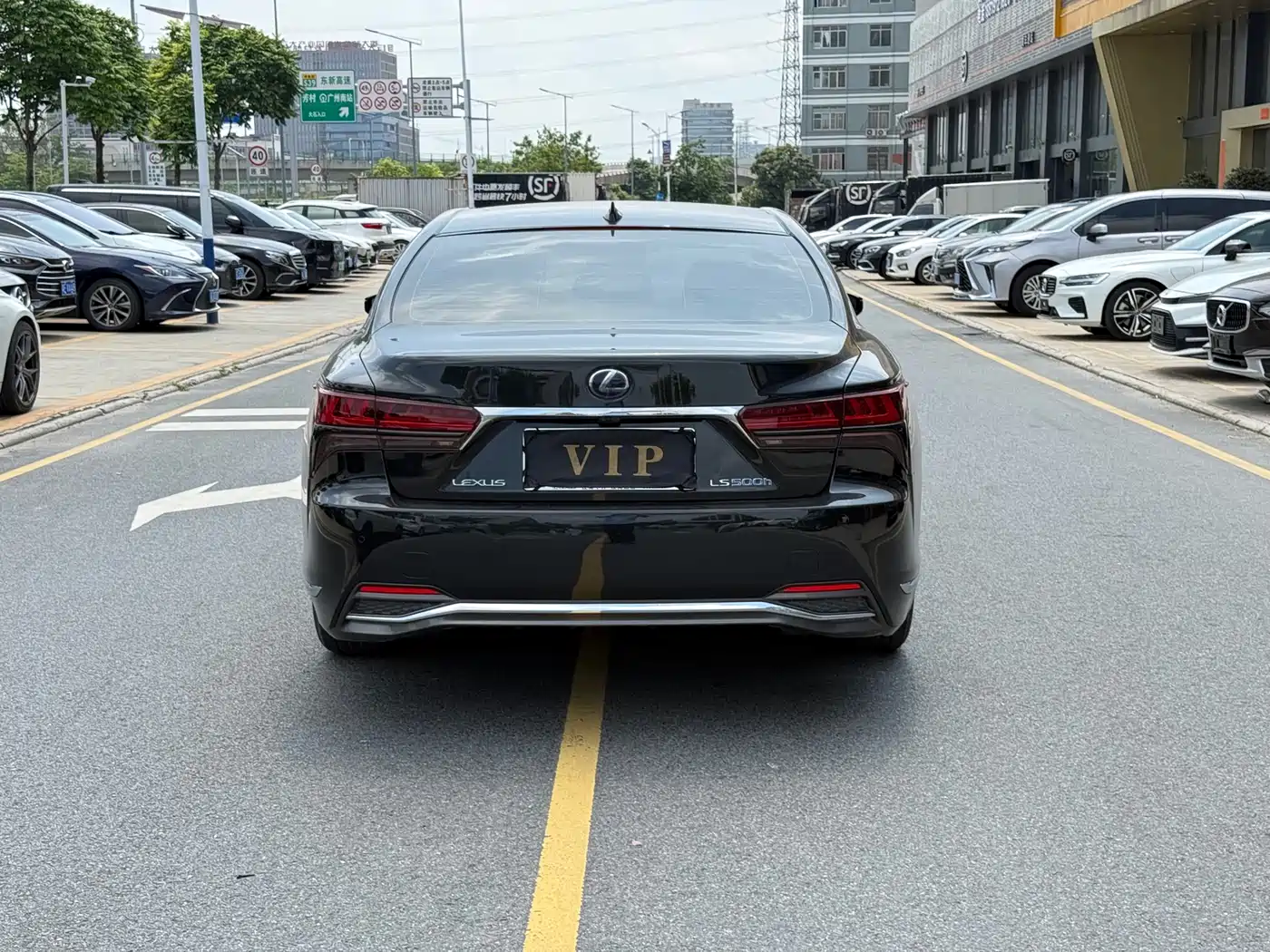 Lexus LS 2021 500h Executive Edition фото 12