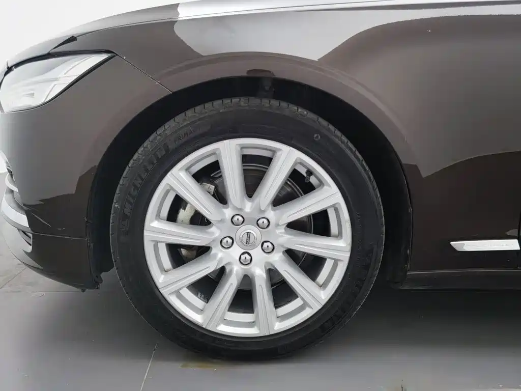 Фото 17 - Volvo S90