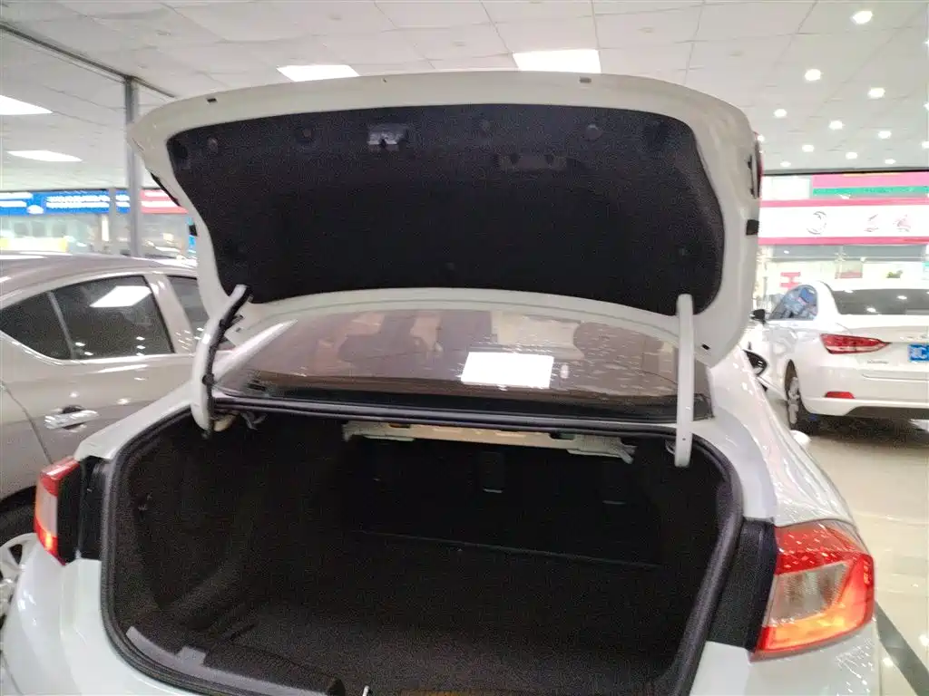 Chevrolet Cruze 2017 1.5L Automatic Pioneer Sunroof фото 19