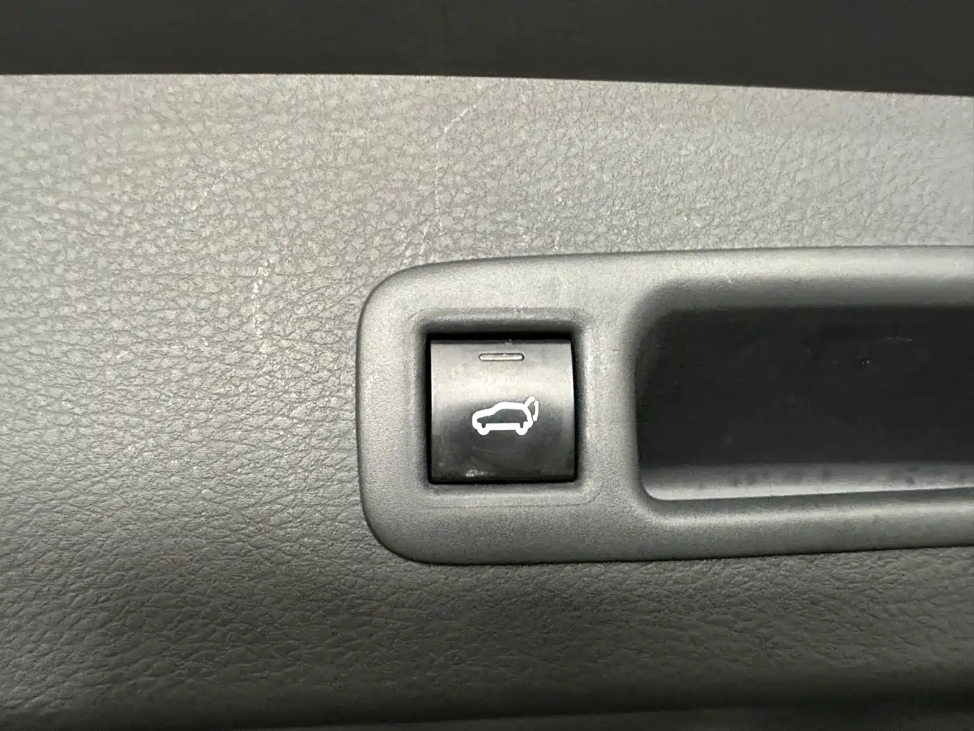 Toyota Granvia 2023 2.5L Hybrid Comfort Edition фото 13