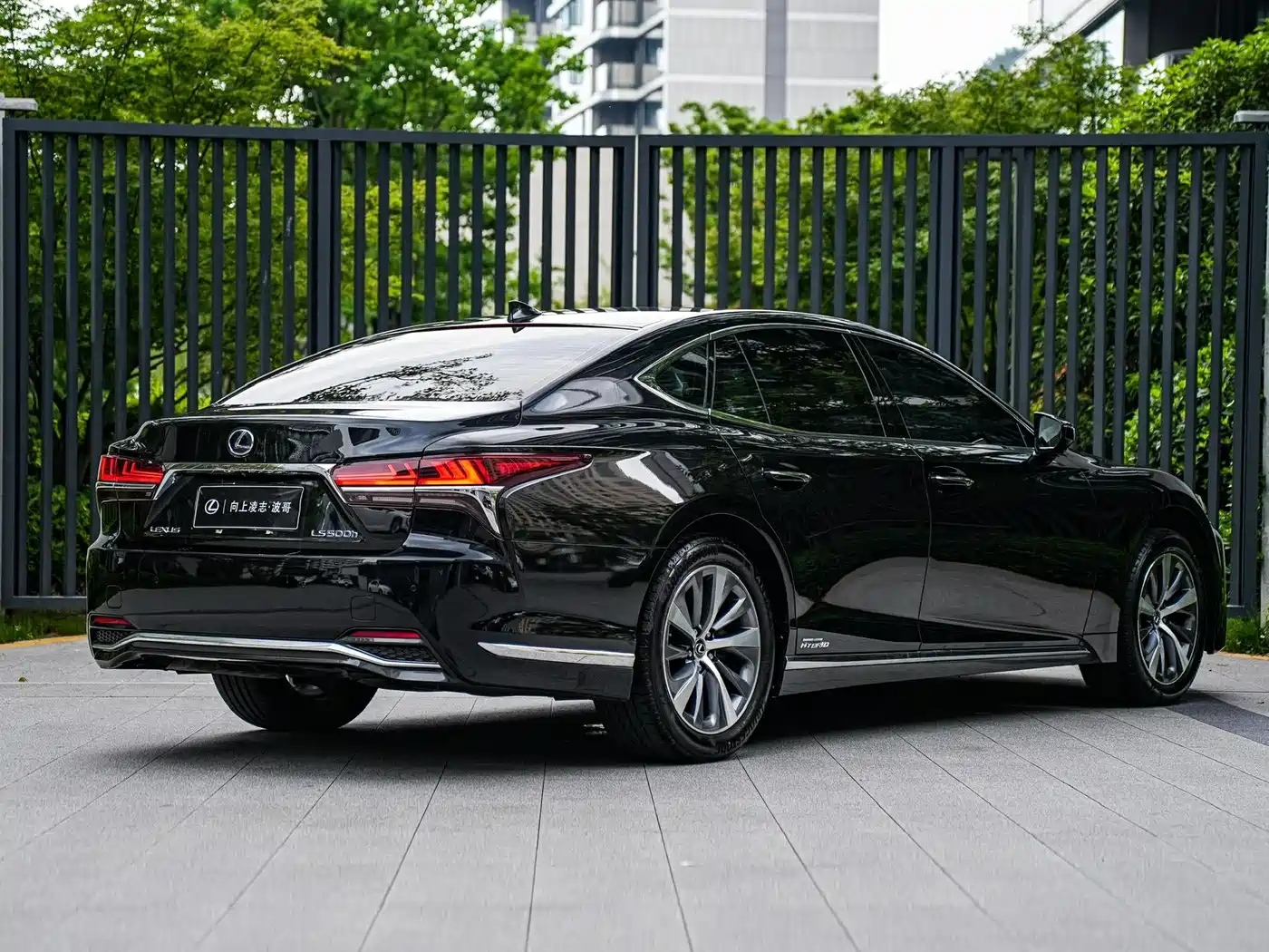 Lexus LS 2018 500h Excellence Edition China V фото 4