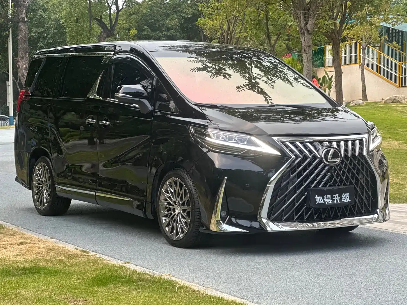 Toyota Alphard 2011 3.5L Luxury Edition фото 3