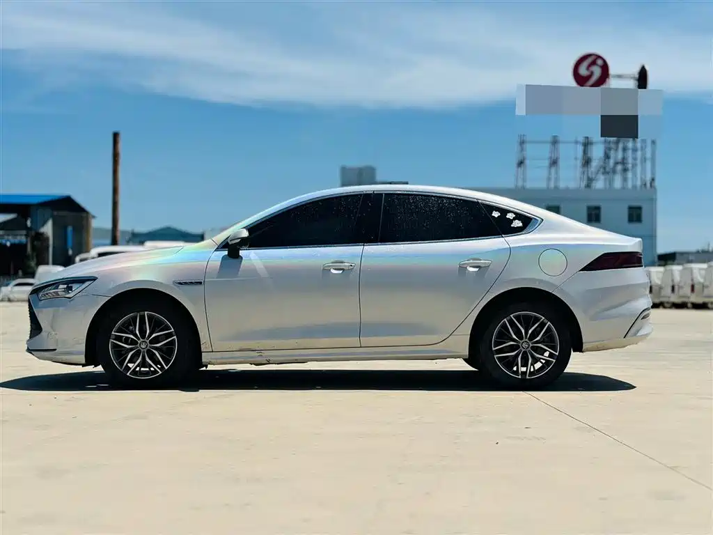 BYD Qin PLUS 2023 Champion Edition DM-i 120KM Excellence фото 4