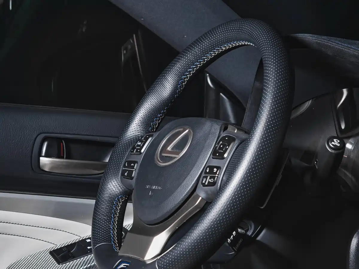 Lexus RC F 2015 F 5.0L Peak Edition фото 18