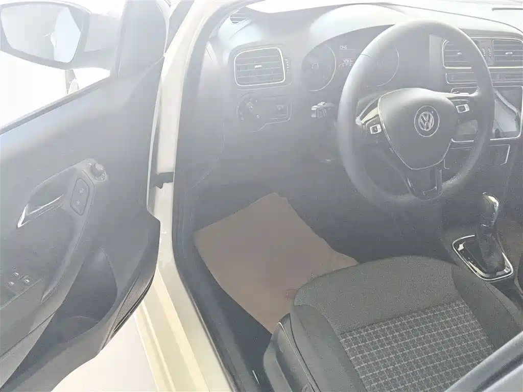 Volkswagen Polo 2018 1.5L Auto Comfort фото 12