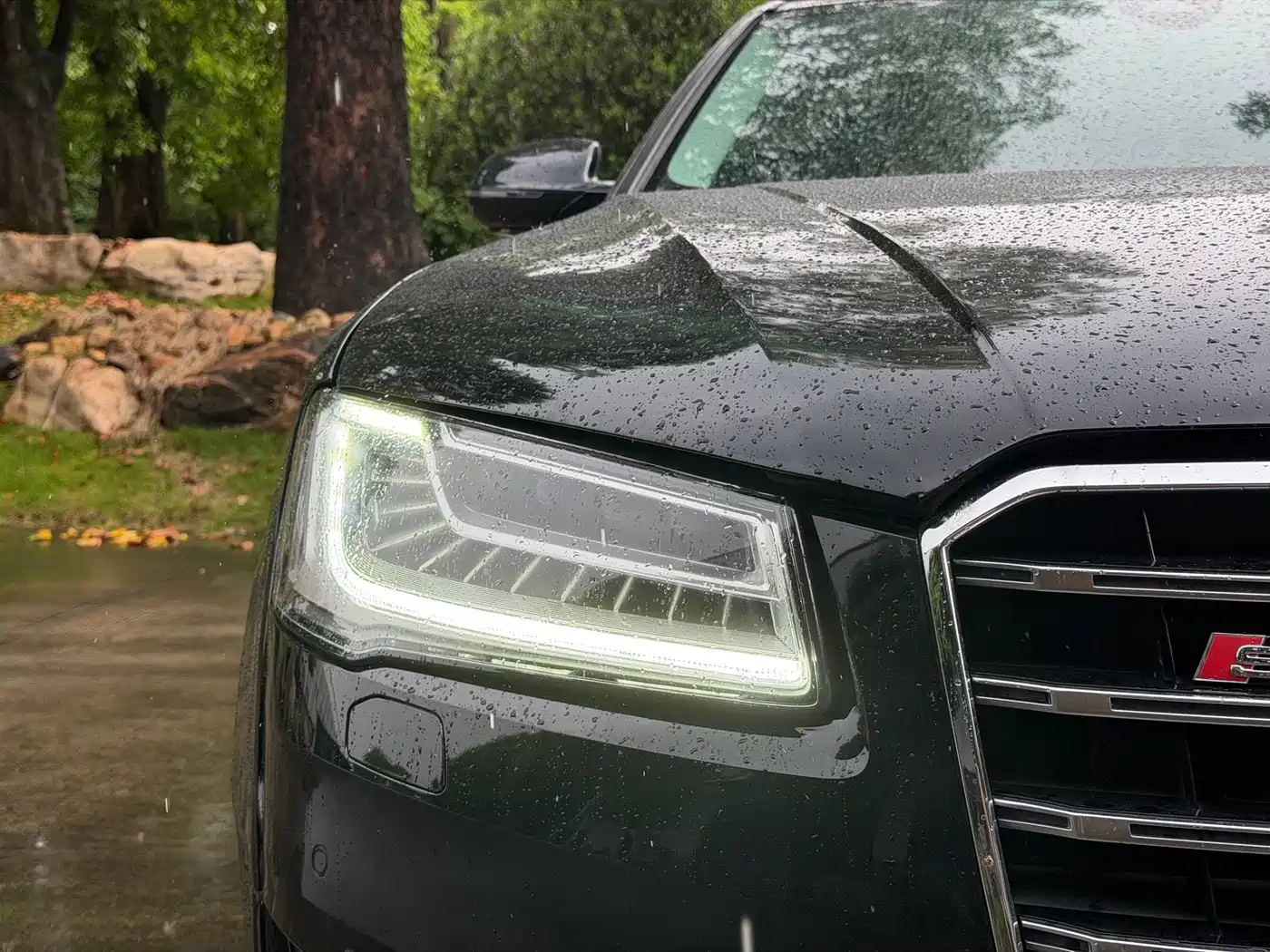 Audi A8 2011 2011 A8L 3.0 TFSI quattro Comfort (213kW)