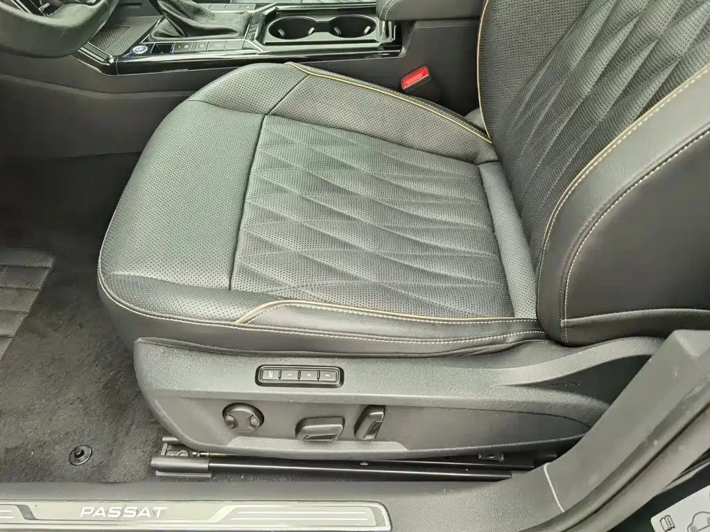 Фото 20 - Volkswagen Passat
