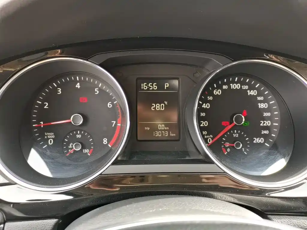 Volkswagen Sagitar 2016 230TSI 25th Anniversary Edition фото 12