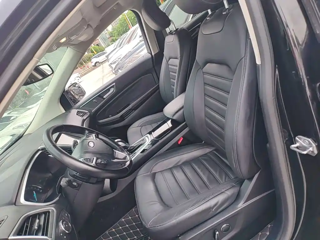 Photo 15 - Ford Edge