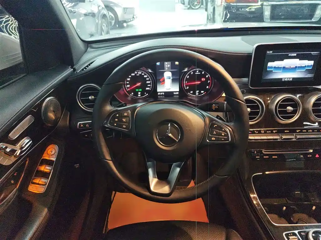 Mercedes-Benz GLC 2019 Facelift GLC 260 L 4MATIC Luxury фото 11