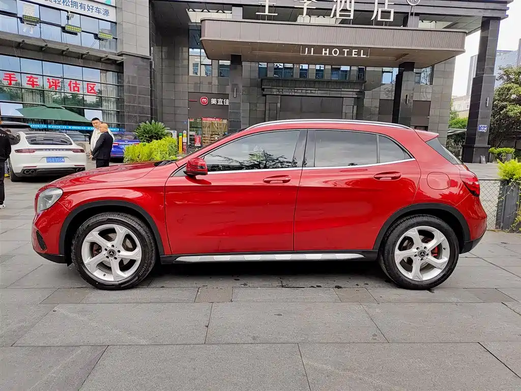 Mercedes-Benz GLA 2018 GLA 200 Dynamic фото 3