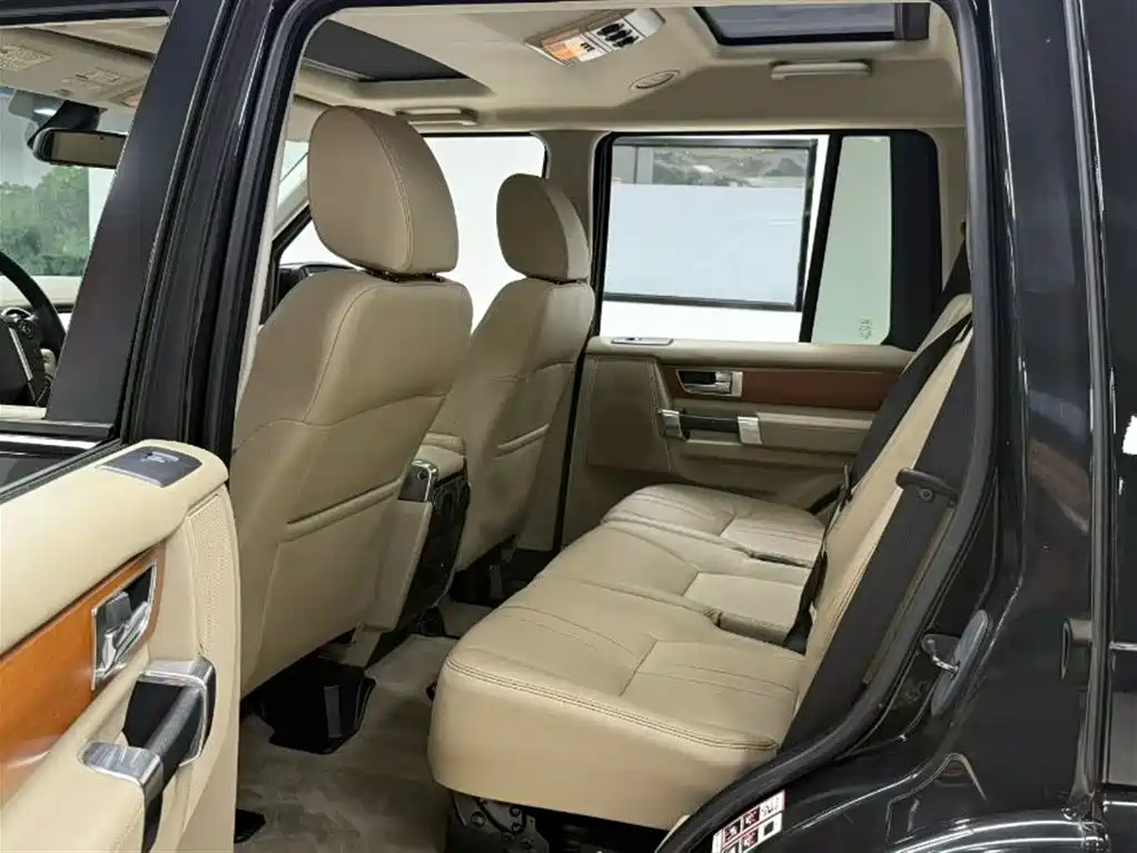 Land Rover Discovery 2011 5.0 V8 HSE фото 8