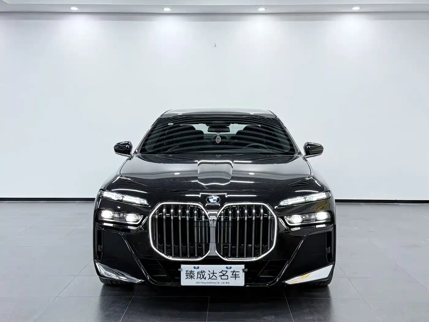 BMW 7 Series 2023 Model 735Li M Sport Package фото 2