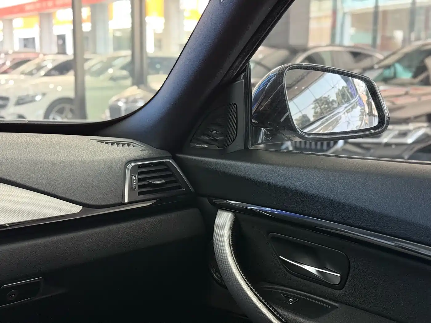 BMW 3 Series GT 2018 320i M Sport фото 13