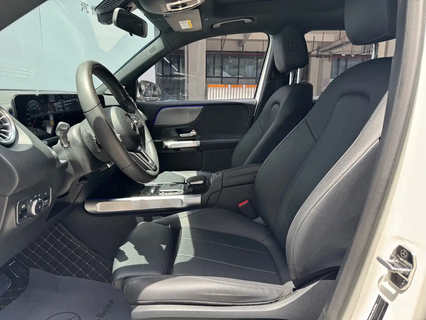 MERCEDES-BENZ GLB