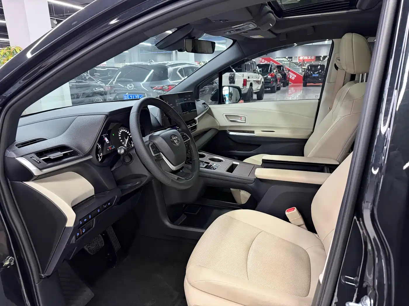 Toyota Granvia 2023 2.5L Hybrid Prestige PLUS Edition фото 8
