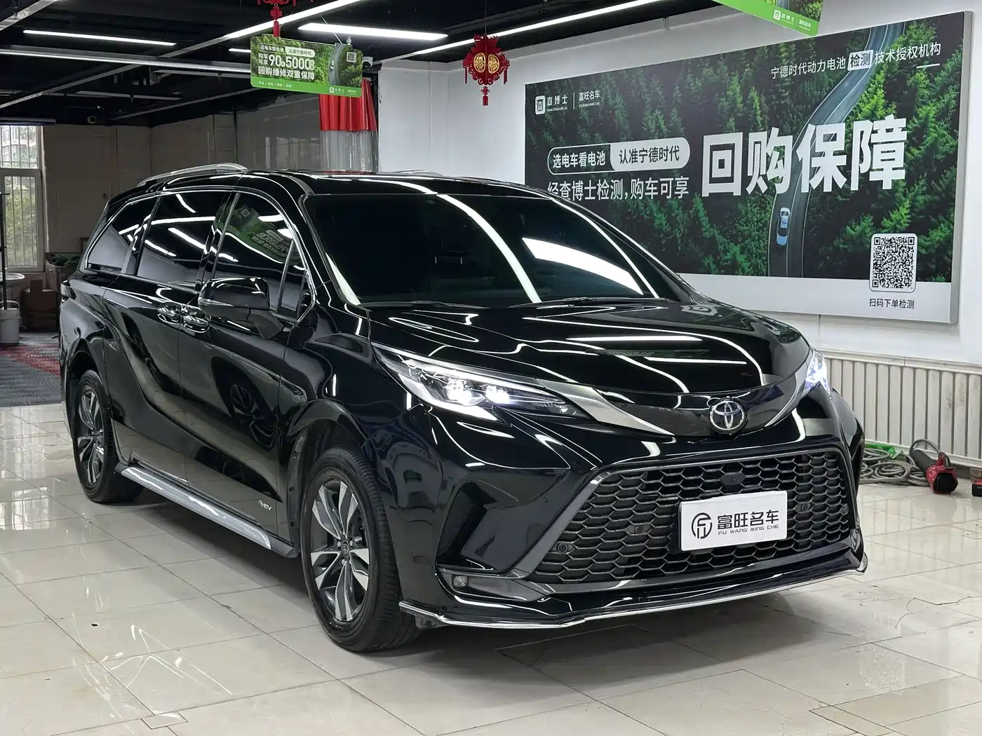 Toyota Granvia 2024 2.5L Hybrid Luxury фото 3