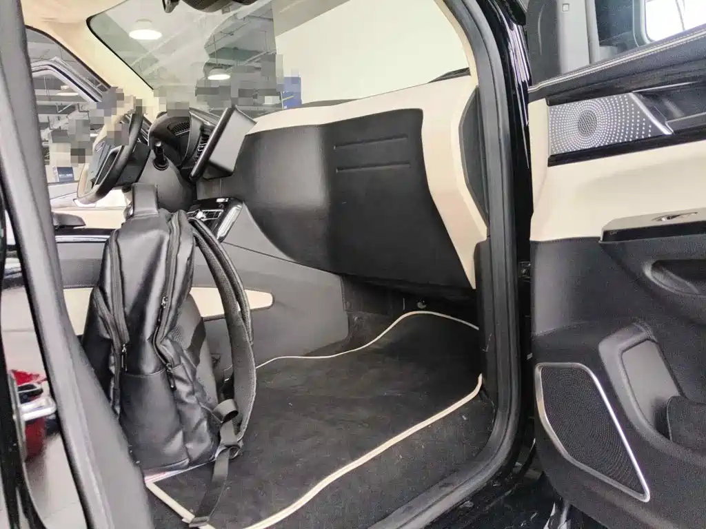 LEVC TX 2021 2022 TX5 Extended Range Freedom Edition