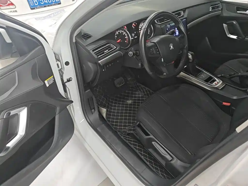 Peugeot 408 2016 1.6T Automatic Luxury Edition фото 16