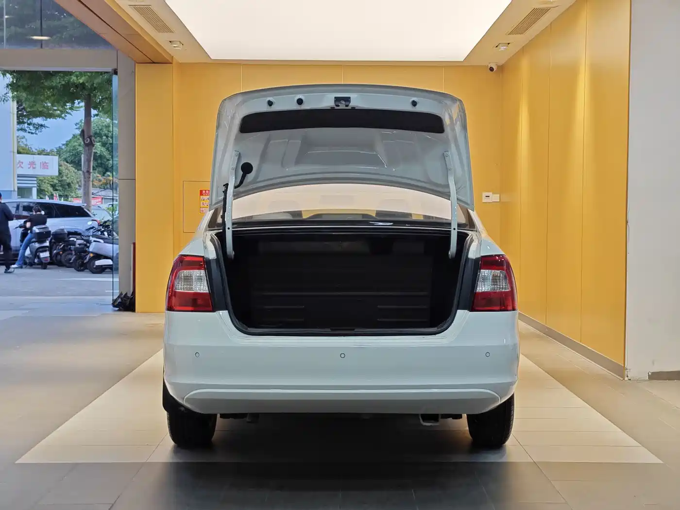 Škoda Rapid 2016 1.6L Automatic Pioneer Edition фото 26