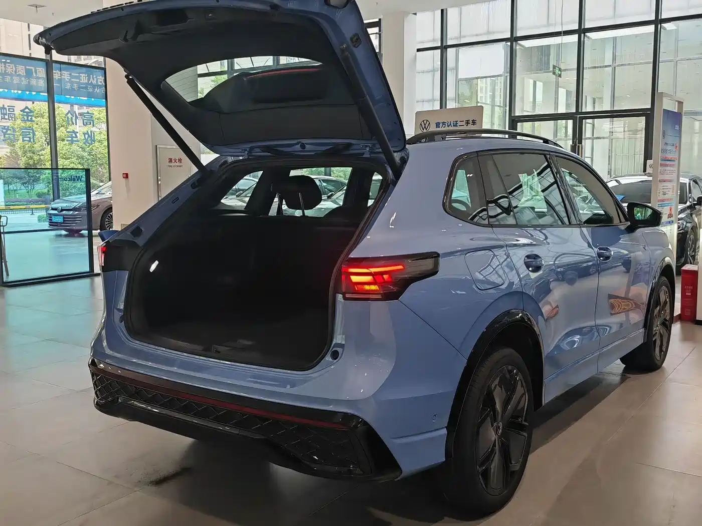 Volkswagen Tiguan L 2024 PRO 380TSI AWD R-Line Intelligent Leader Edition фото 12
