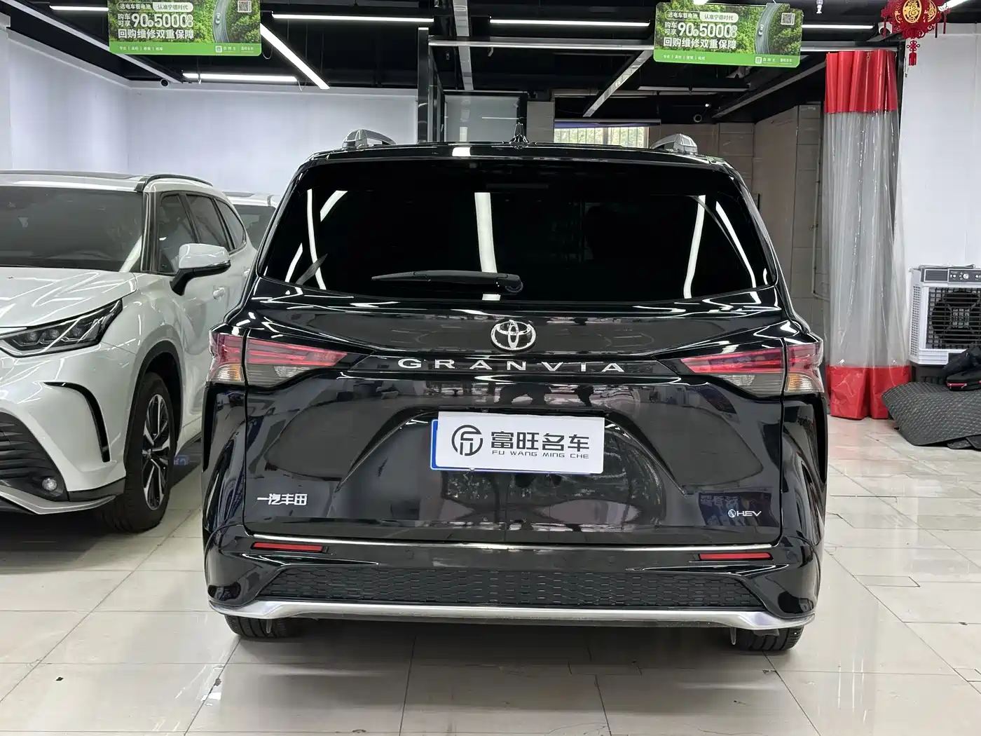 Toyota Granvia 2024 2.5L Hybrid Luxury фото 6