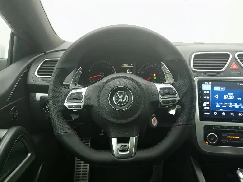 Volkswagen Scirocco 2011 2.0TSI R-Line фото 11
