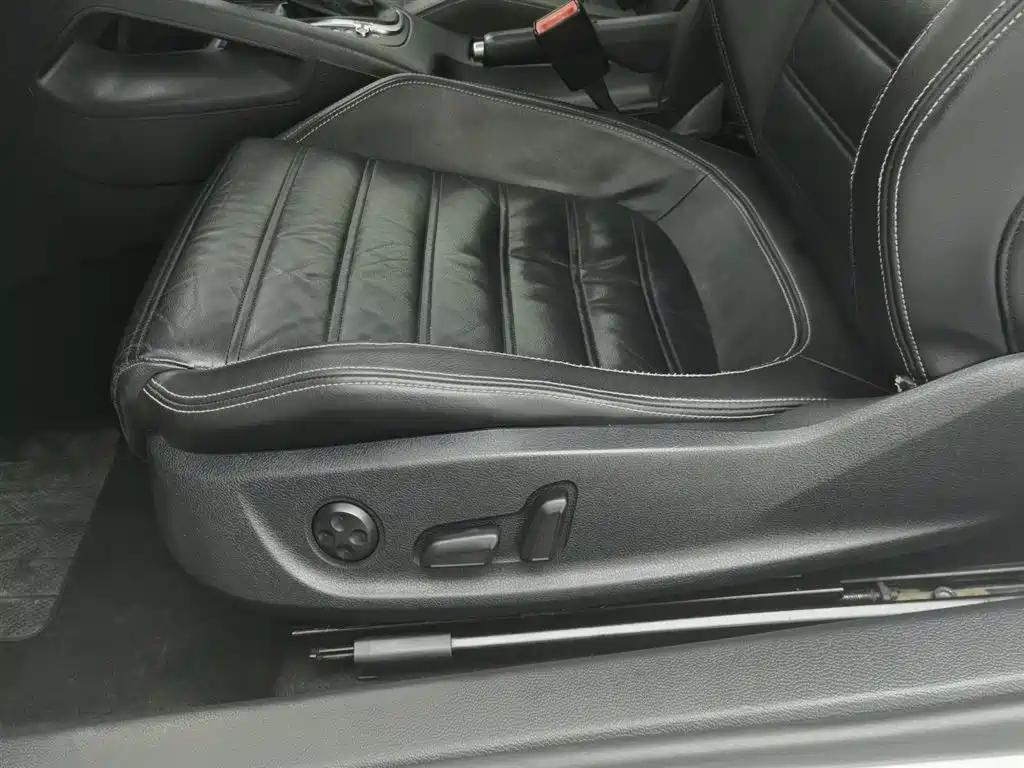 Volkswagen Scirocco 2011 2.0TSI R-Line фото 20