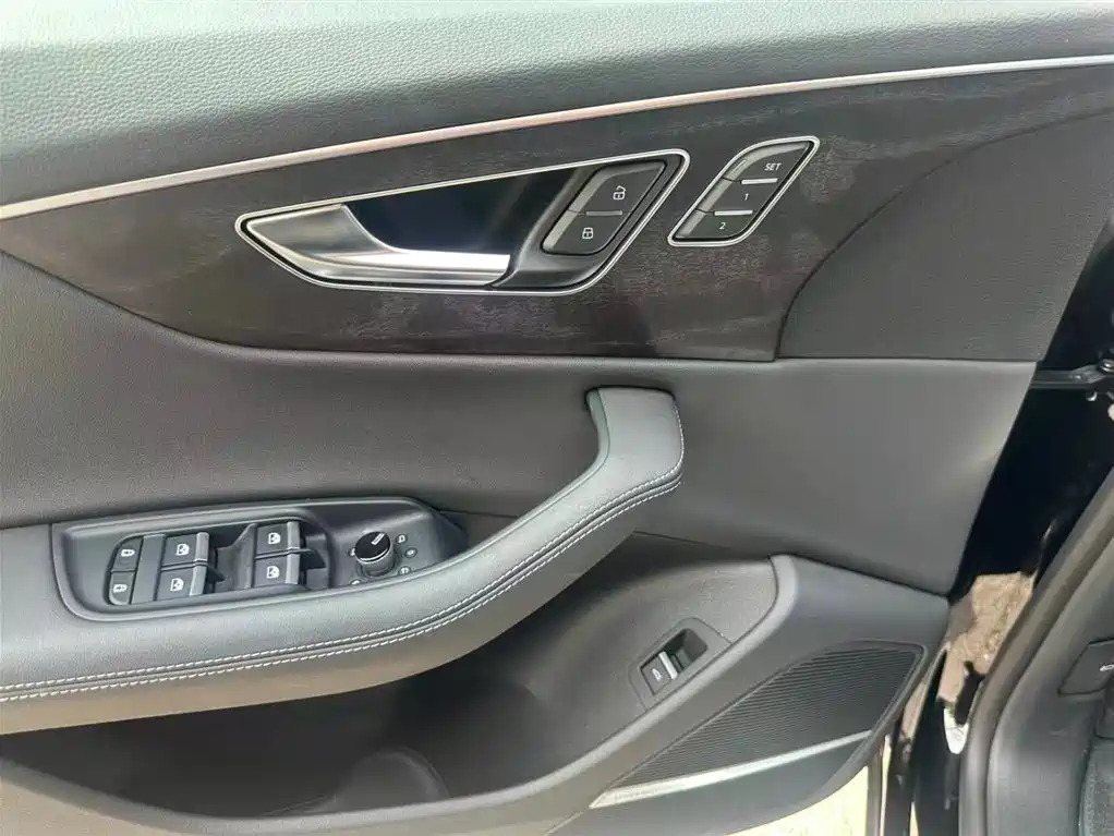 Audi Q8 2024 55 TFSI Luxury Sport фото 17
