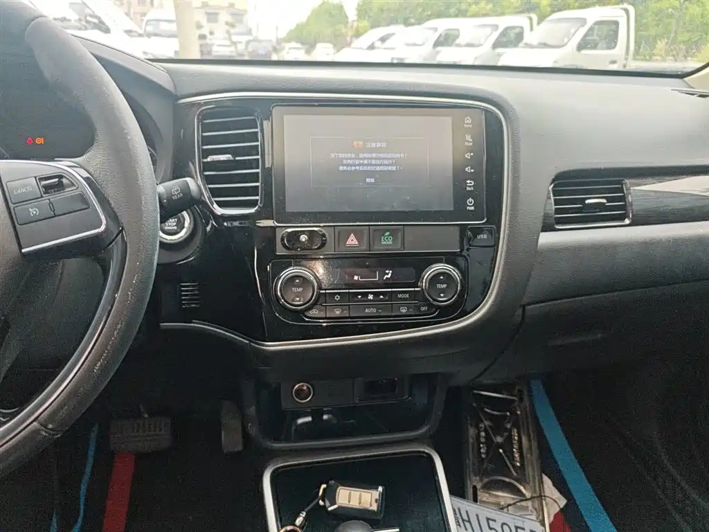 MITSUBISHI OUTLANDER