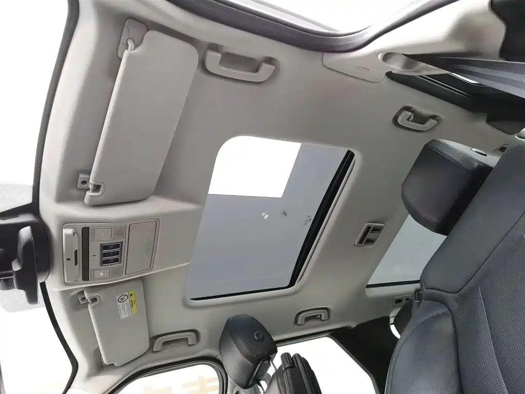 Land Rover Discovery 2019 3.0 SC V6 SE фото 14