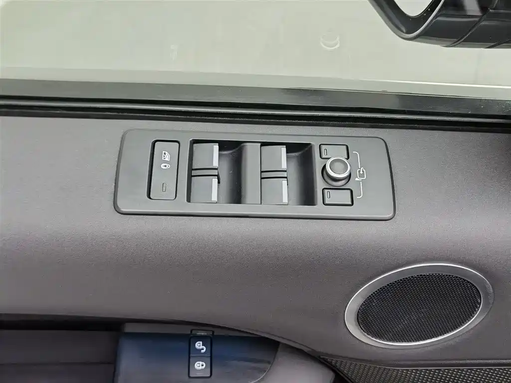 Land Rover Discovery 2019 3.0 SC V6 SE фото 9