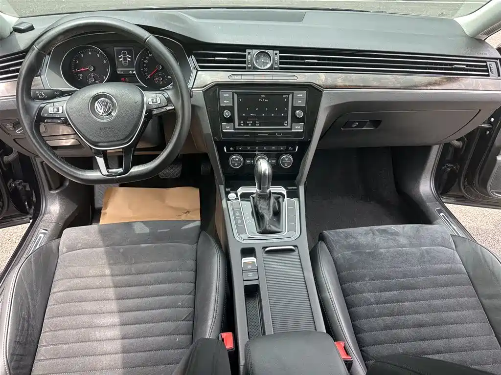 Volkswagen Magotan 2018 380TSI DSG Luxury фото 4