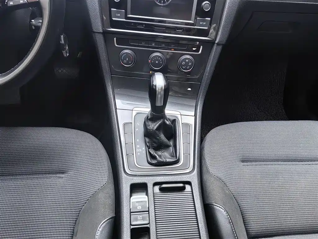 Volkswagen Golf 2018 1.6L Automatic Comfort фото 13