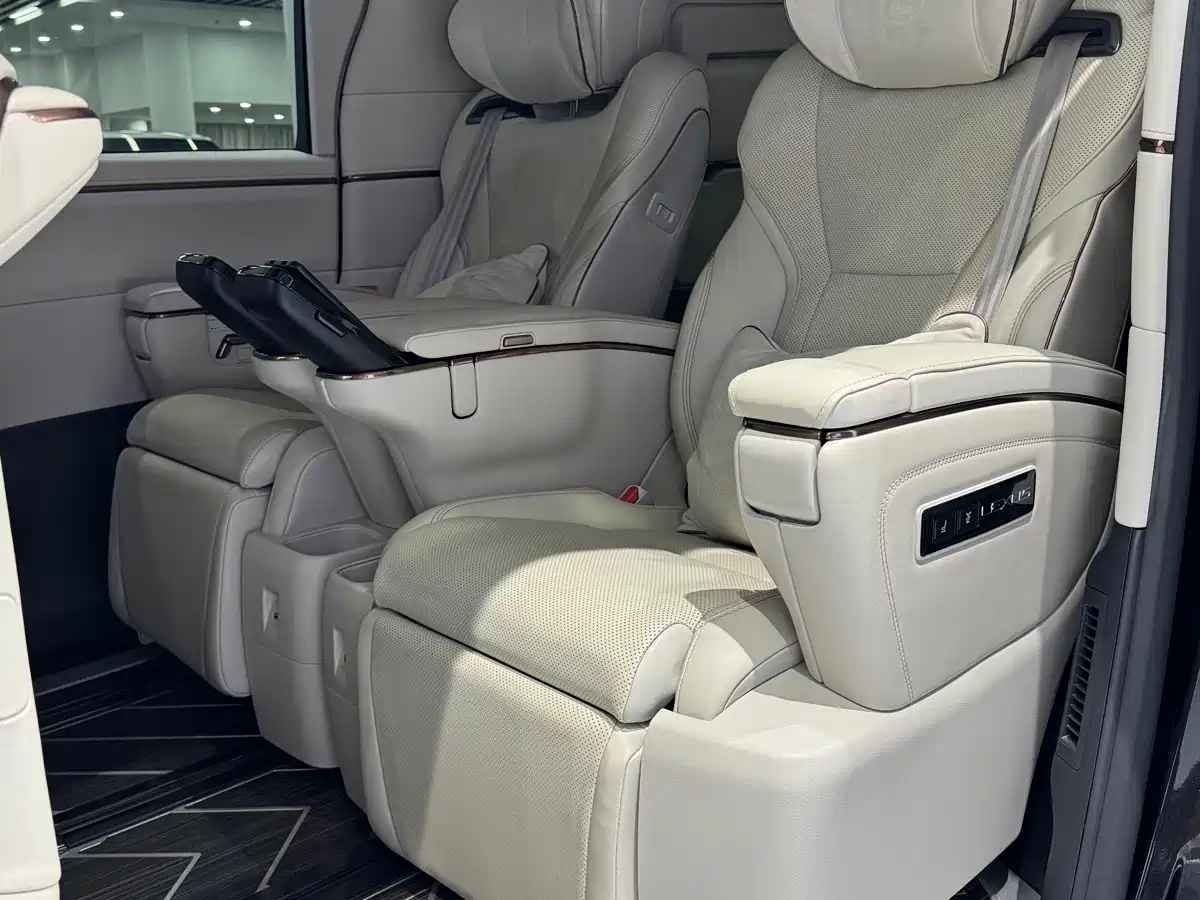 Lexus LM 2025 2023 500h 6-Seater Prestige Edition