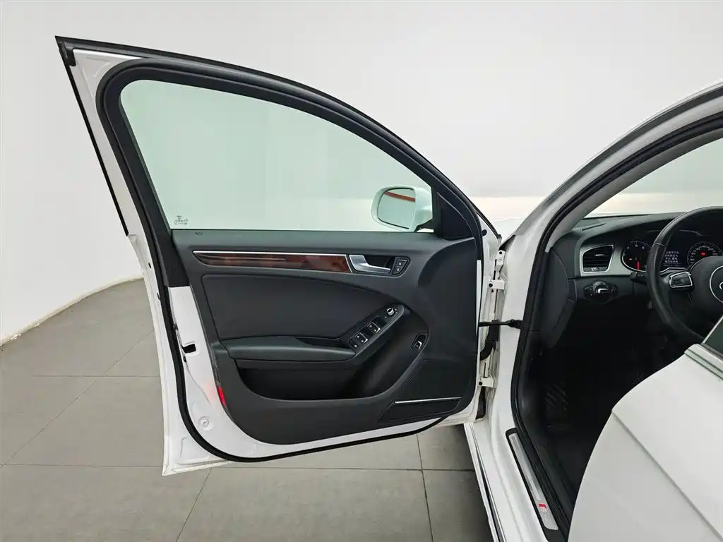 Audi A4L 2016 35 TFSI Collector's Edition S line Comfort фото 8