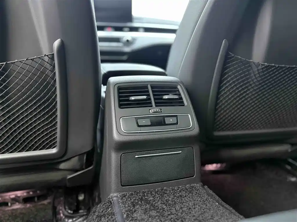 Audi A4L 2022 40 TFSI Luxury Dynamic фото 26
