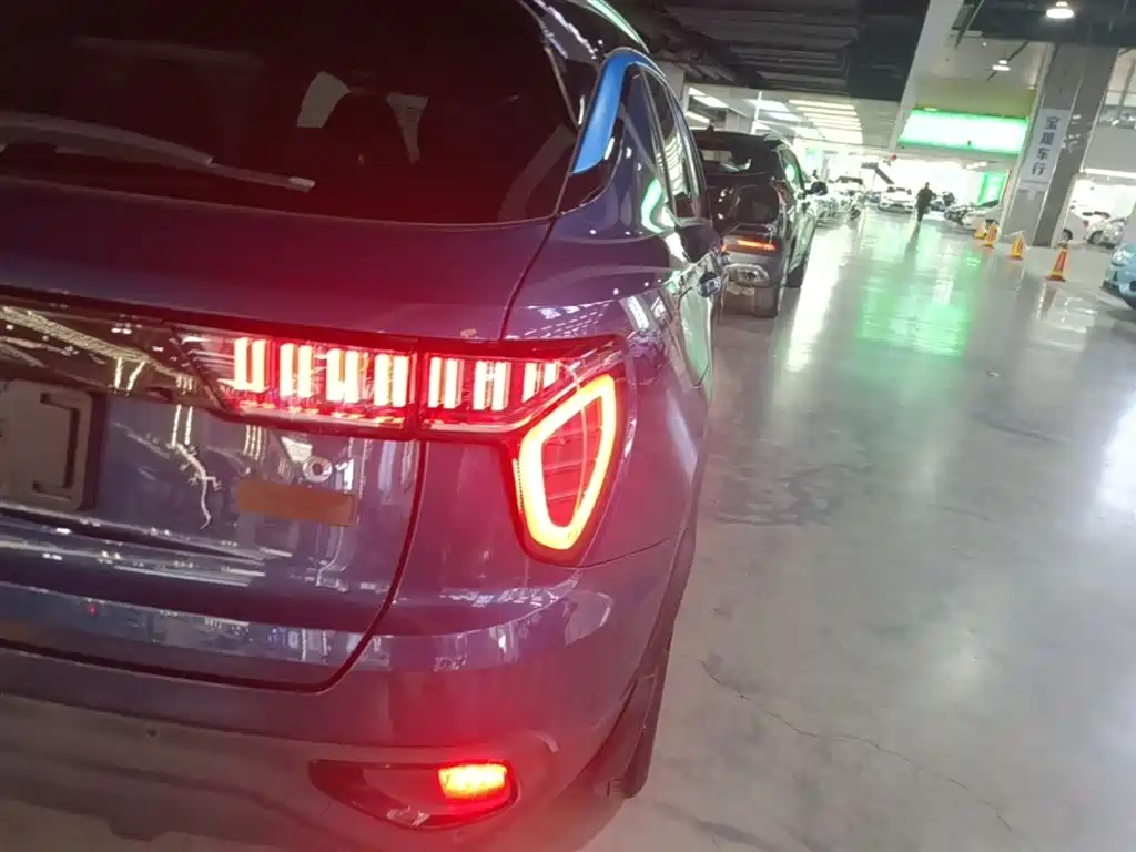Lynk & Co 01 2017 2.0T 2WD Pro Shine Edition фото 8