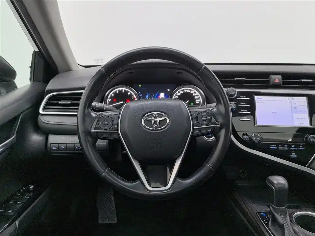 Toyota Camry 2018 2.0G Luxury Edition фото 11