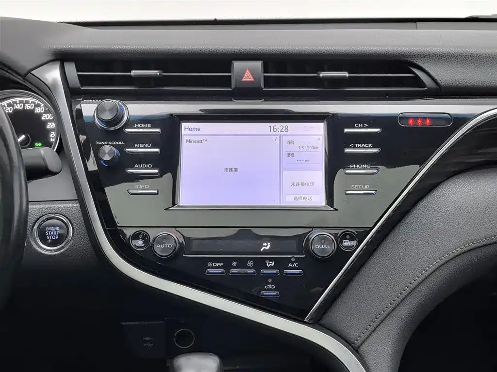 Toyota Camry 2018 2.0G Luxury Edition фото 12